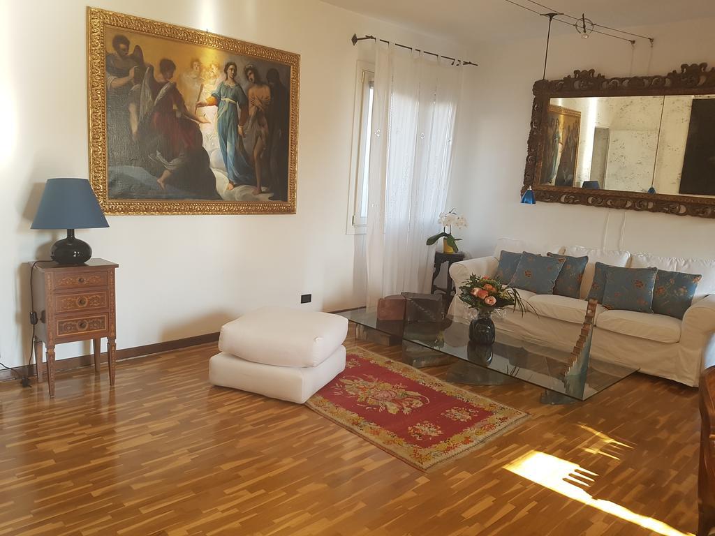 Appartamento Garden Ca' Rezzonico Venedig Rum bild