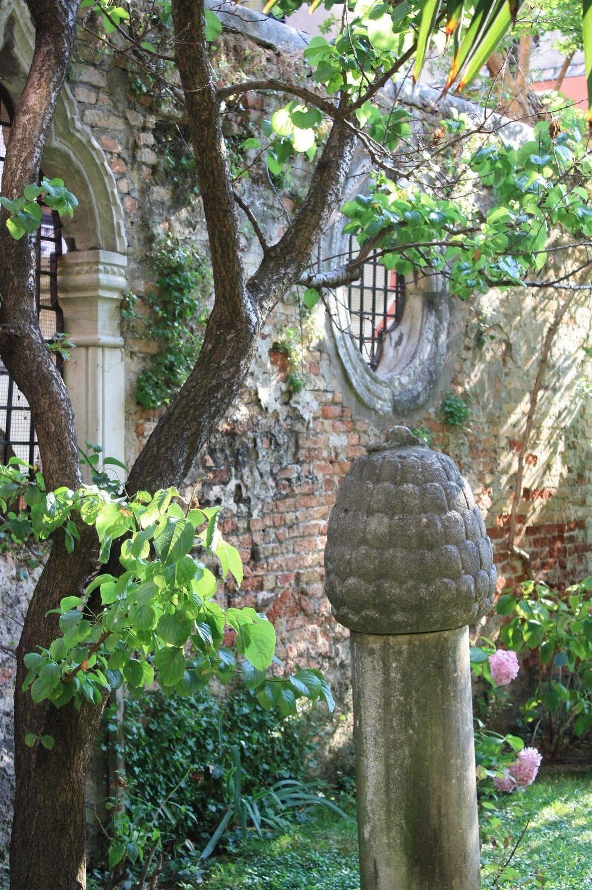Appartamento Garden Ca' Rezzonico Venedig Exteriör bild