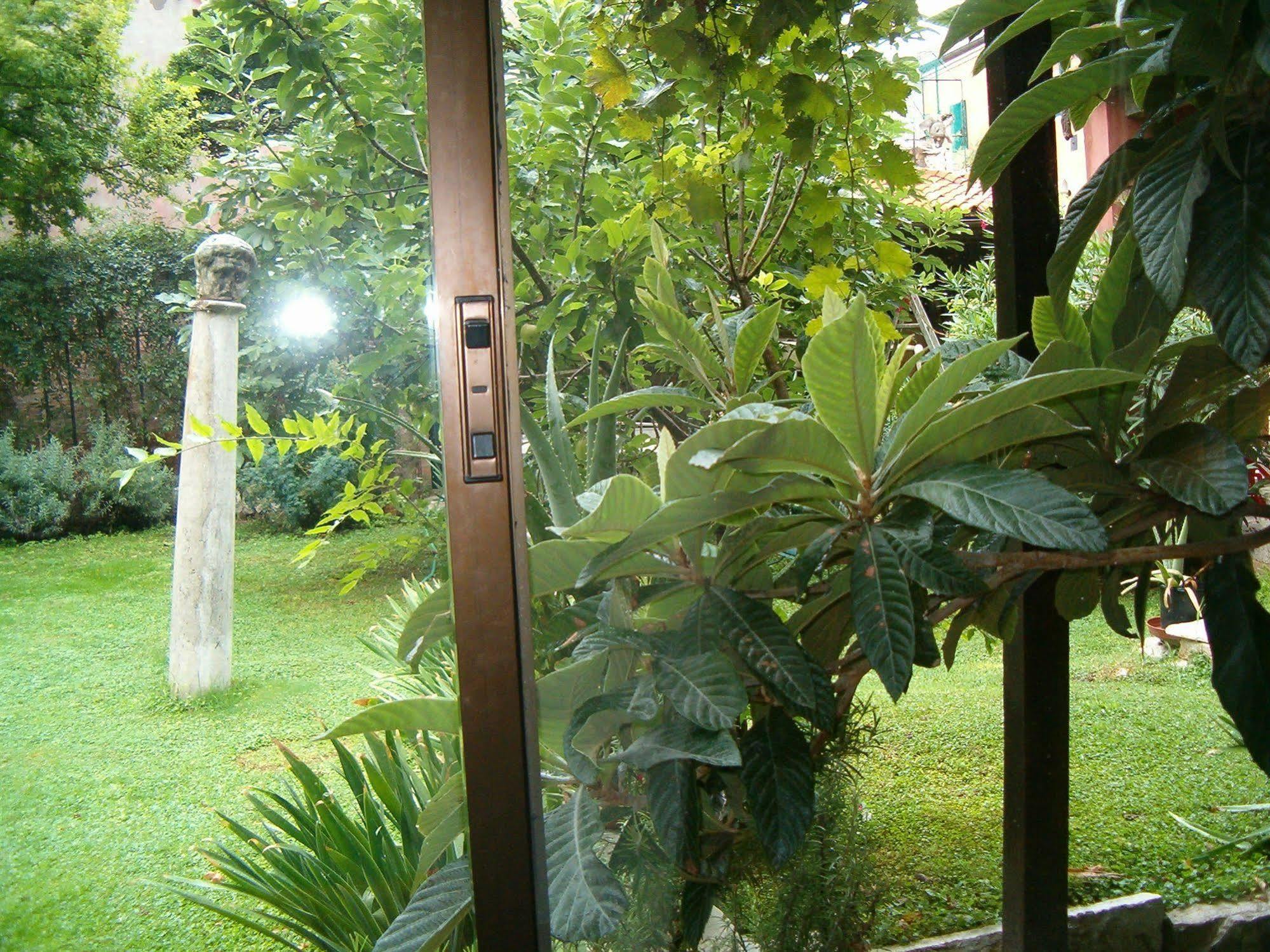 Appartamento Garden Ca' Rezzonico Venedig Exteriör bild