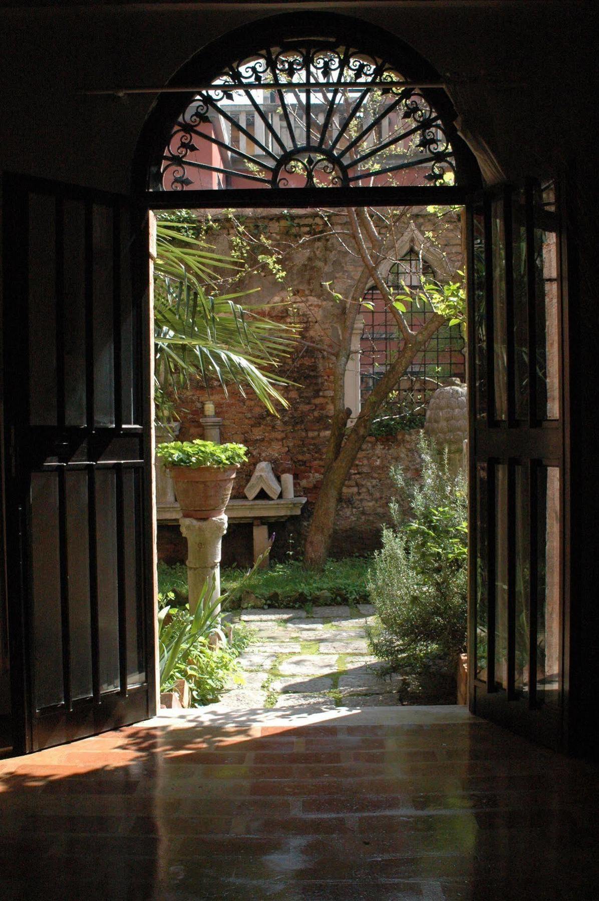 Appartamento Garden Ca' Rezzonico Venedig Exteriör bild